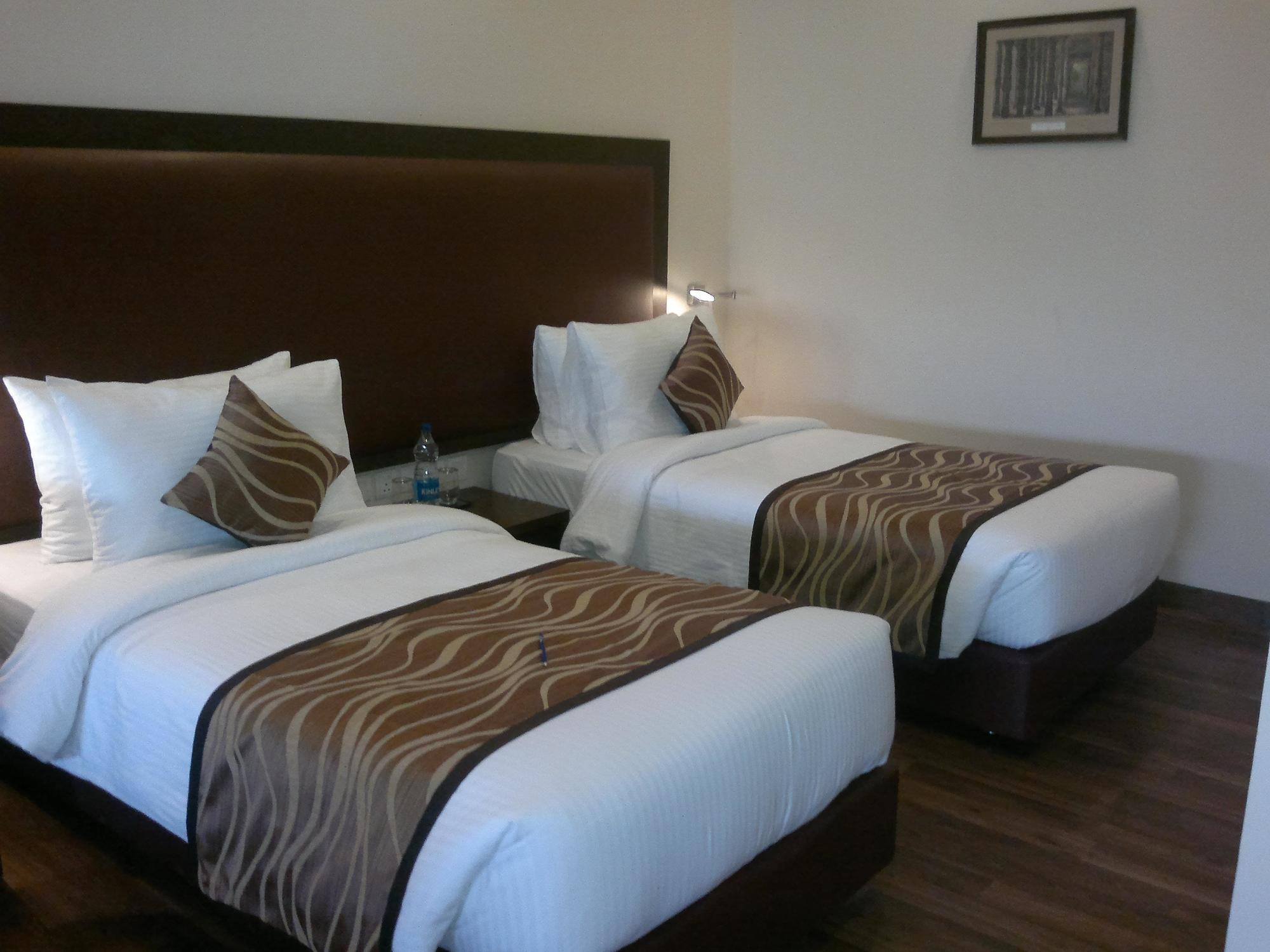 Vibe By The Lalit Traveller Hotel Faridabad Exterior photo
