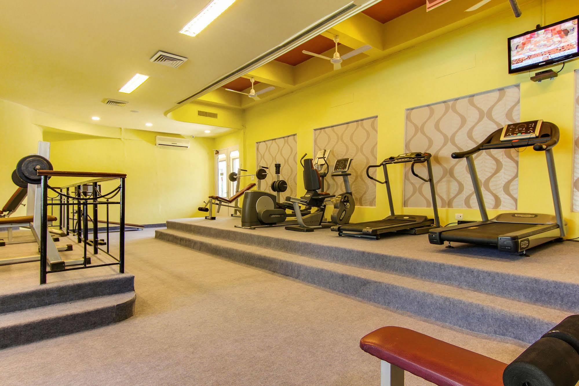 Vibe By The Lalit Traveller Hotel Faridabad Exterior photo