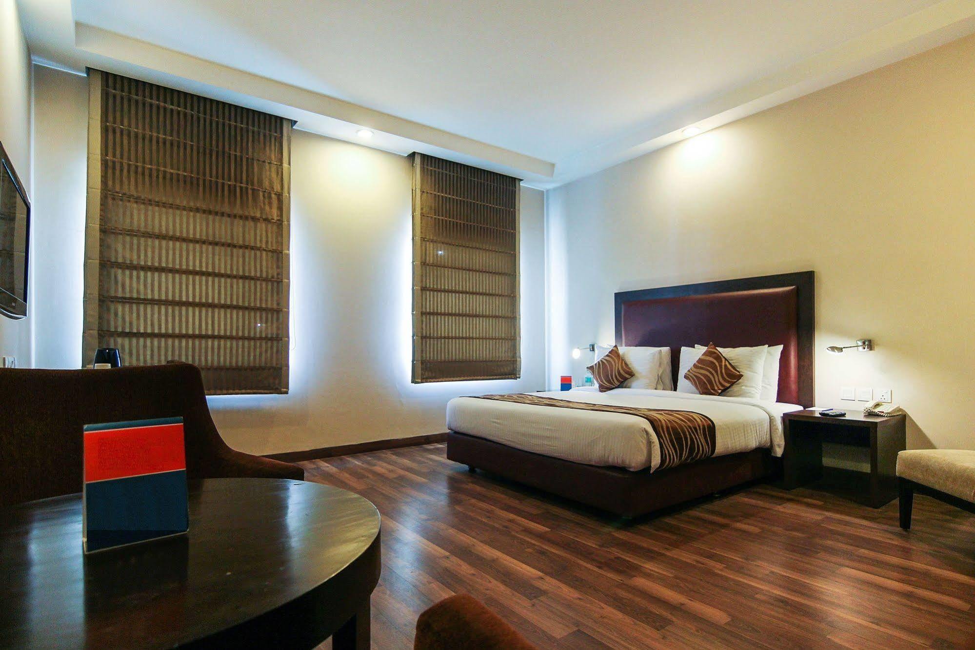 Vibe By The Lalit Traveller Hotel Faridabad Exterior photo