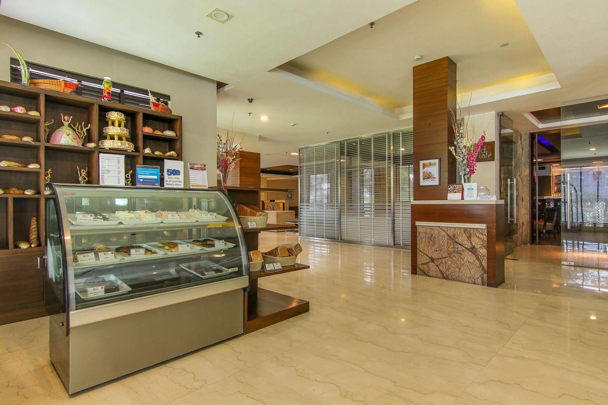 Vibe By The Lalit Traveller Hotel Faridabad Exterior photo