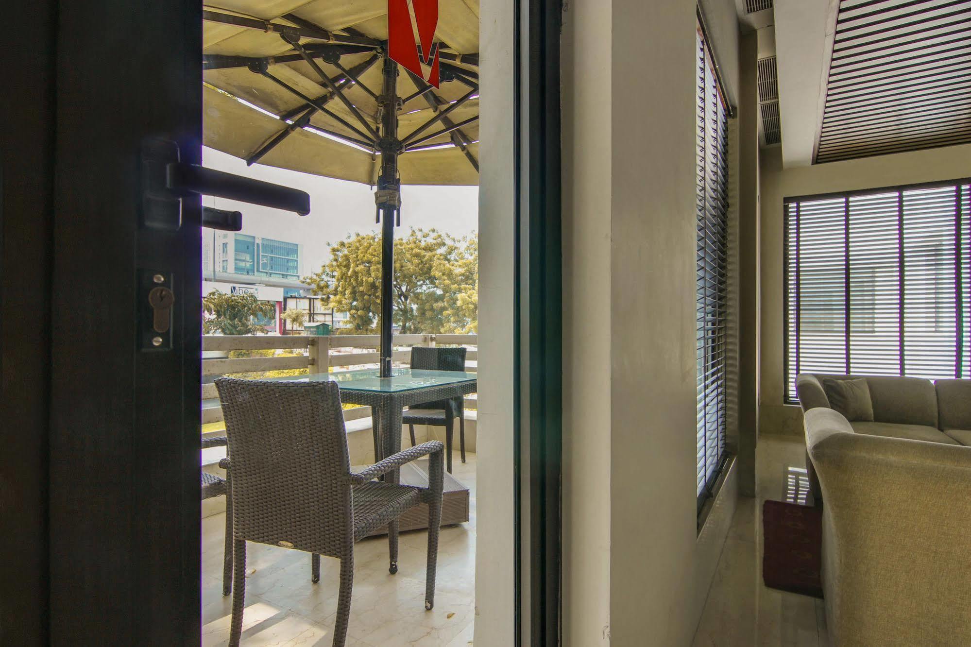 Vibe By The Lalit Traveller Hotel Faridabad Exterior photo