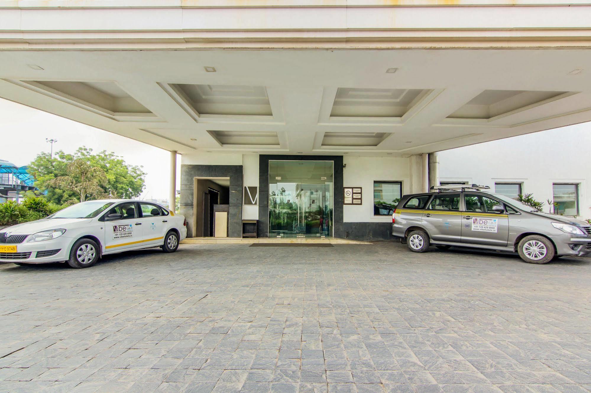 Vibe By The Lalit Traveller Hotel Faridabad Exterior photo