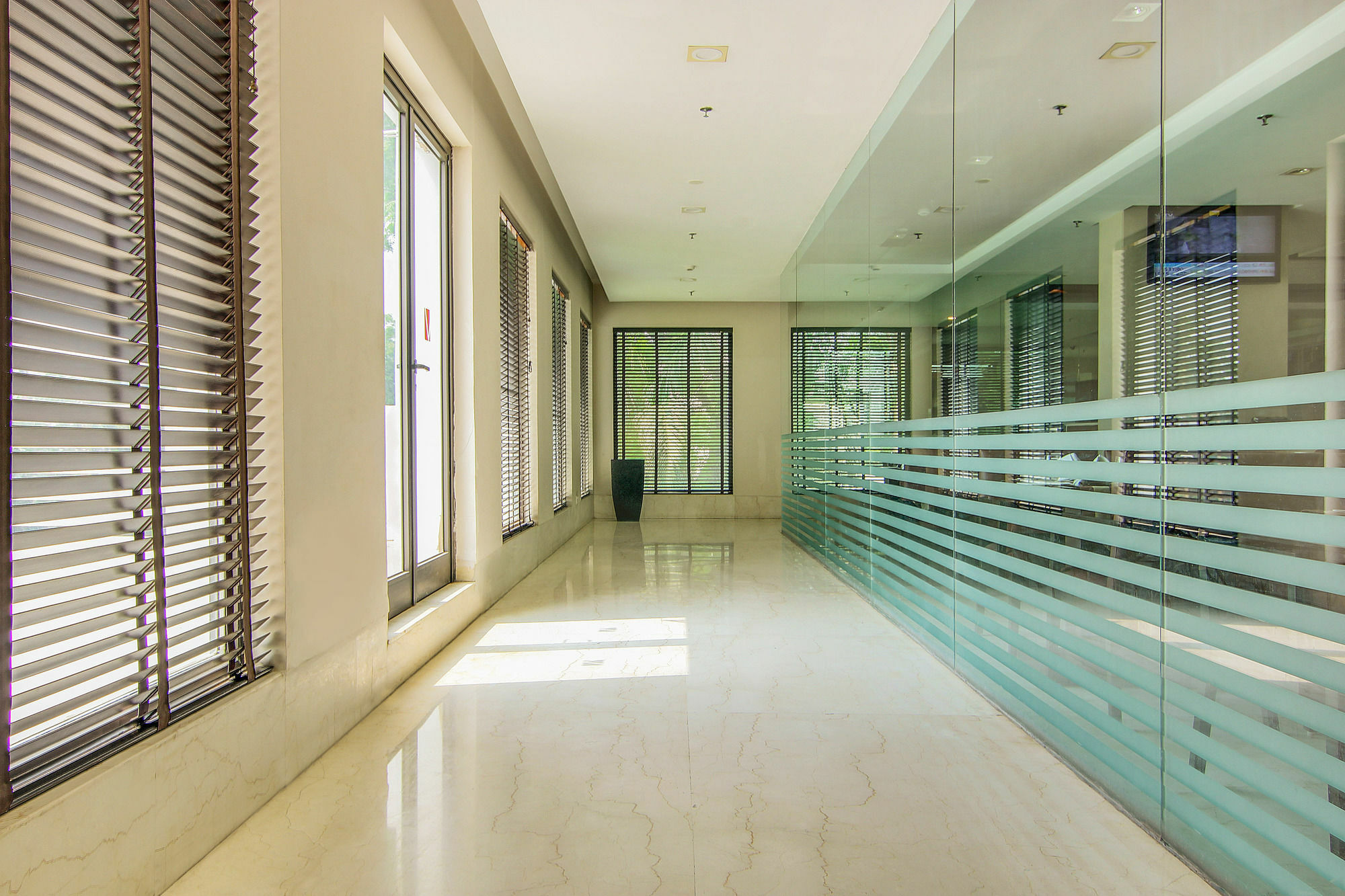 Vibe By The Lalit Traveller Hotel Faridabad Exterior photo